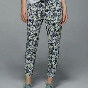 Lululemon Jet Crop *Luxtreme (Slim)